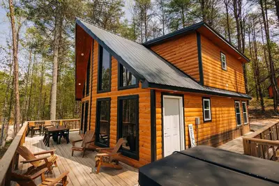 Image de Winter Wonderland | Sleeps 8 | Hot Tub | Games