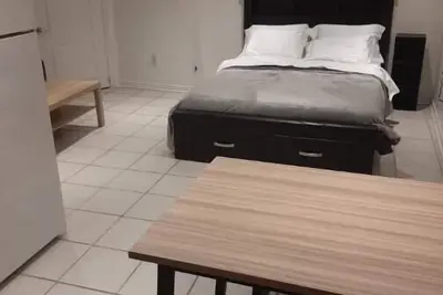 Image de Brampton Oasis. Unique Bachelor Apartment.