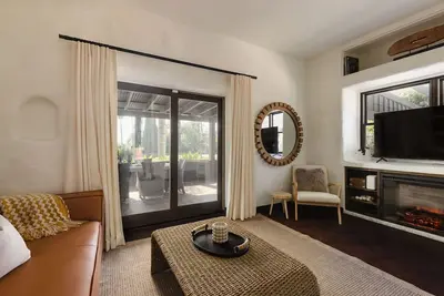 Image de Modern Adobe Home with a Tranquil Feel