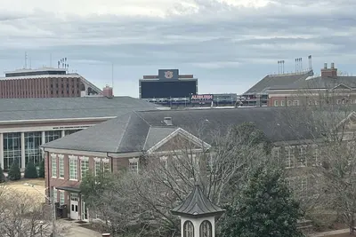 Image de 3 beds 3 baths and amazing views of Jordan Hare! !