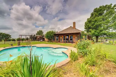 Image de On 10 Acres: Celina Ranch w/ Pool & Fire Pit!