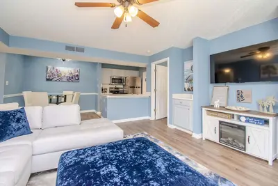 Image de Lake View - Tennis Court View - 2 Bedroom 2 Bath