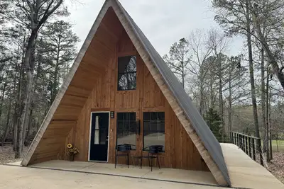 Image de Coyote Creek A-Frame Cabin with Firepit, Nature Trail, Games, Outside Activities