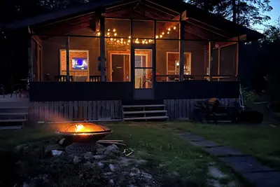 Image de Cabin with large screened deck, on Lake of the Woods in Wiley Bay.