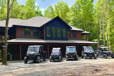 Image de Hit the trail from the property! Game room, fire pit and 4 king suites