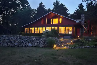 Image de A Spacious Lakefront Home Designed for Real Gatherings and Time Together