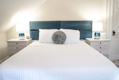 Image de Elegant and comfortable queen room at the beach!