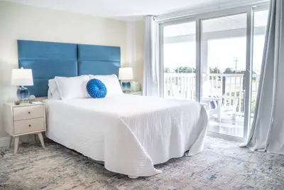Image de Second floor ocean views w/ kitchenette private deck!