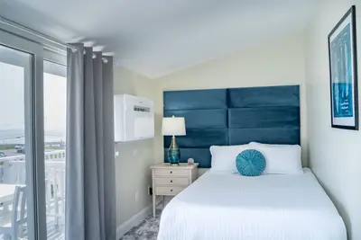 Image de Sweet third floor oceanfront w/kitchenette!