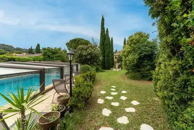 Image de Villa 'Le Colombier - Cambalala' avec vue sur les montagnes, piscine privée et Wi-Fi