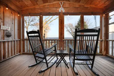 Image de Stunning Sunrise Waterfront Views on Lake Winnebago