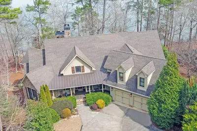 Image de Spacious 7-bedroom lakefront at Currahee Club