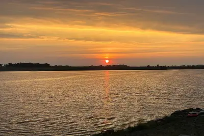 Image de Serene Lakeside Retreat: Getaway