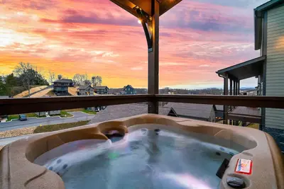 Image de Sunrise Mountain View~Led Hot Tub~Game Room~Minutes to Dollywood and Parkway