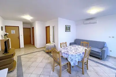 Image de Appartement de deux chambres avec la terrasse Baska, Krk (A-22687-a)