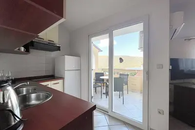 Image de Appartement de deux chambres avec le balcon Baska, Krk (A-22687-g)