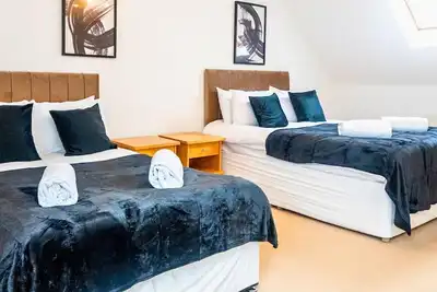 Image de The Ipswich Group Retreat: 4br 3bath Ample Parking