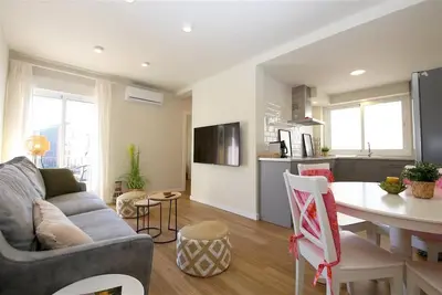Image de Appartement moderne avec air conditionné et Wifi, Centre ville, quelques pas de plage et restaurants