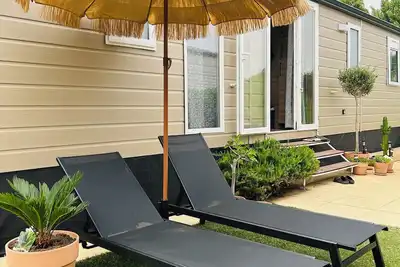 Image de Bungalow au camping Holiday Marina ⭐️⭐️⭐️⭐️⭐️ à Port Grimaud. Amarrage possible