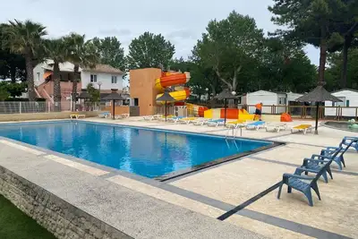 Image de Chalet près de la côte avec piscine & toboggan