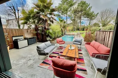 Image de Atypique! \"La Villa du Bourg\", 12 personnes, piscine, pétanque. . .