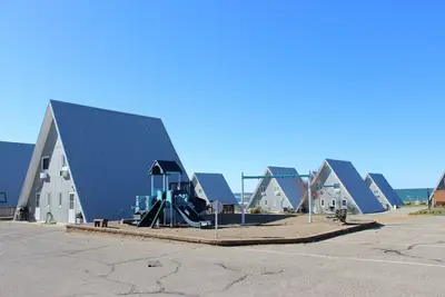 Image de Lakefront Chalet #26 w/ Beach Access, Pools, Sport Courts, Fishing Pond & more!