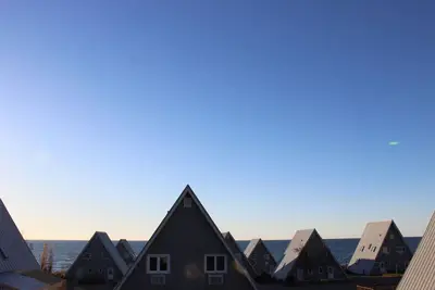 Image de Lakefront Chalet #23 w/ Beach Access, Pools, Sport Courts, Fishing Pond & more!