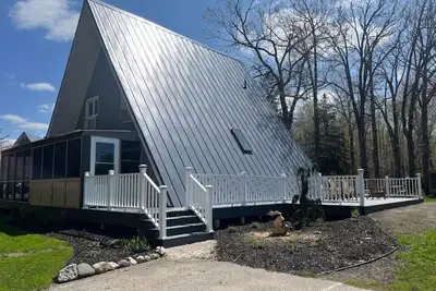 Image de Chalet on the Lake 65 w/ Beach Access, Pools, Sport Courts, Fishing Pond & more!