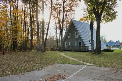 Image de Chalet on the Lake 71 w/ Beach Access, Pools, Sport Courts, Fishing Pond & more!