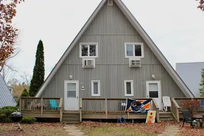 Image de Chalet on the Lake 68 w/ Beach Access, Pools, Sport Courts, Fishing Pond & more!