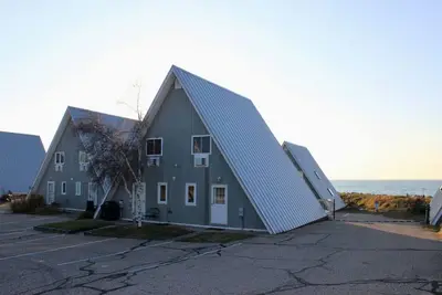 Image de Lakefront Chalet #16 w/ Beach Access, Pools, Sport Courts, Fishing Pond & more!