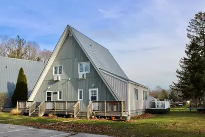 Image de Chalet on the Lake 76 w/ Beach Access, Pools, Sport Courts, Fishing Pond & more!