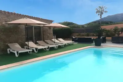 Image de Charmante Maison Avec Piscine et Pétanque