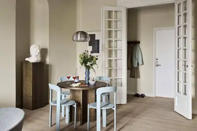Image de Apartment for 4 with Grand Original Ceilings
