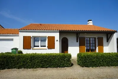 Image de Maison Calme 2 Chambres, Proche Plage et Commerces, Équipée, Animaux Acceptés, 4 Pers.