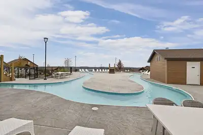 Image de Fireplace + Hot Tub + Bbq Grill + Foosball