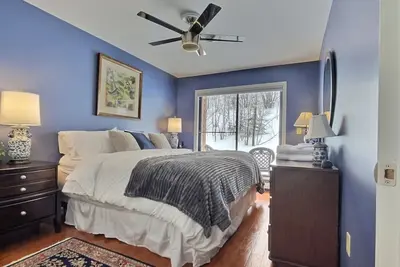 Image de SnowDen- Pool, Gym, Hiking, Fireplace!