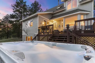 Image de Forest Cabin! Hot Tub, Views, Wildlife, Game Room