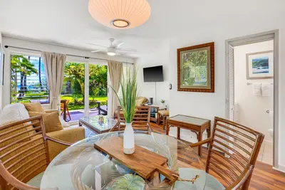 Image de Tranquil Shores | 2br Condo | Walk to Beach & Dining