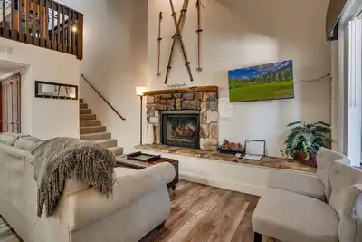 Heavenly Ski Condo, Modern, close to town, beaches and skiing (Sl759u)
