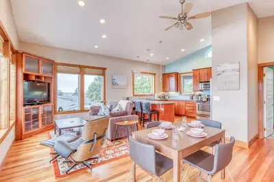 Image de Vikenhem - Meredith Lodging - Updated, Netarts Bay Views, Deck, Fenced Yard!
