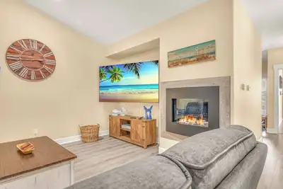 Image de Oceanfront Home is Located in the private, Gated Community of Surf Pines.