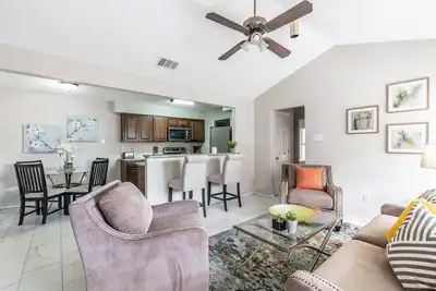 Image de Frisco Elegance Retreat-3-Bedroom Sophistication