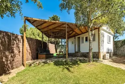 Image de 2-bedroom apartment in serene Bolonia with Ac