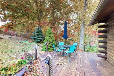 Image de 1-acre lakefront log cabin with dock, 50 ft water frontage, hot tub, & deck