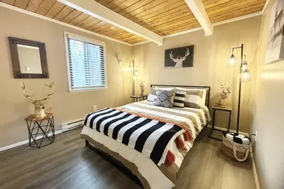 Image de Serene 3-bedroom Home in Tobyhanna with Hot-tub, Firepit, Fooseball Table