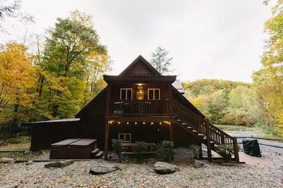 Image de Cozy Cottage by the Slopes - Theater Room - Pool - Game Rm - Fire Pit - Hot Tub