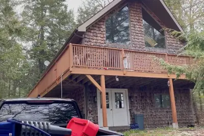 Image de Beautiful beachfront chalet with southern exposure on Green Lake, Dedham, Maine.