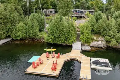 Image de Lovely 6 bed 4 bath cottage on Clear Lake with Bunkie