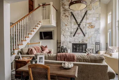 Image de Ski I/O Hot tub Fireplace Garage 4Bed/3. 5Bath Patio/Grill Village Square